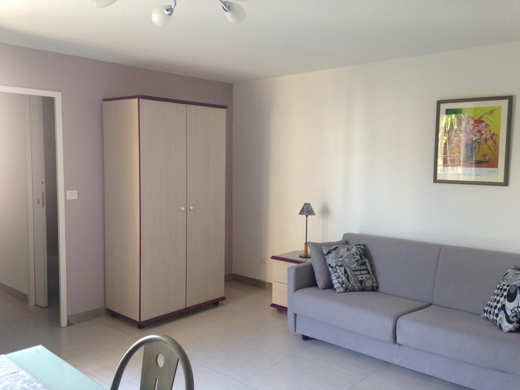 Floreva Apartment Nisa Exterior foto