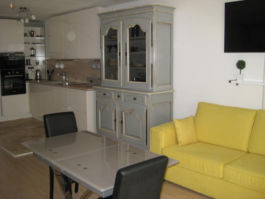 Floreva Apartment Nisa Exterior foto